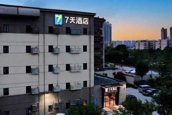 疯狂吸金400亿，7天酒店们闷声发大财